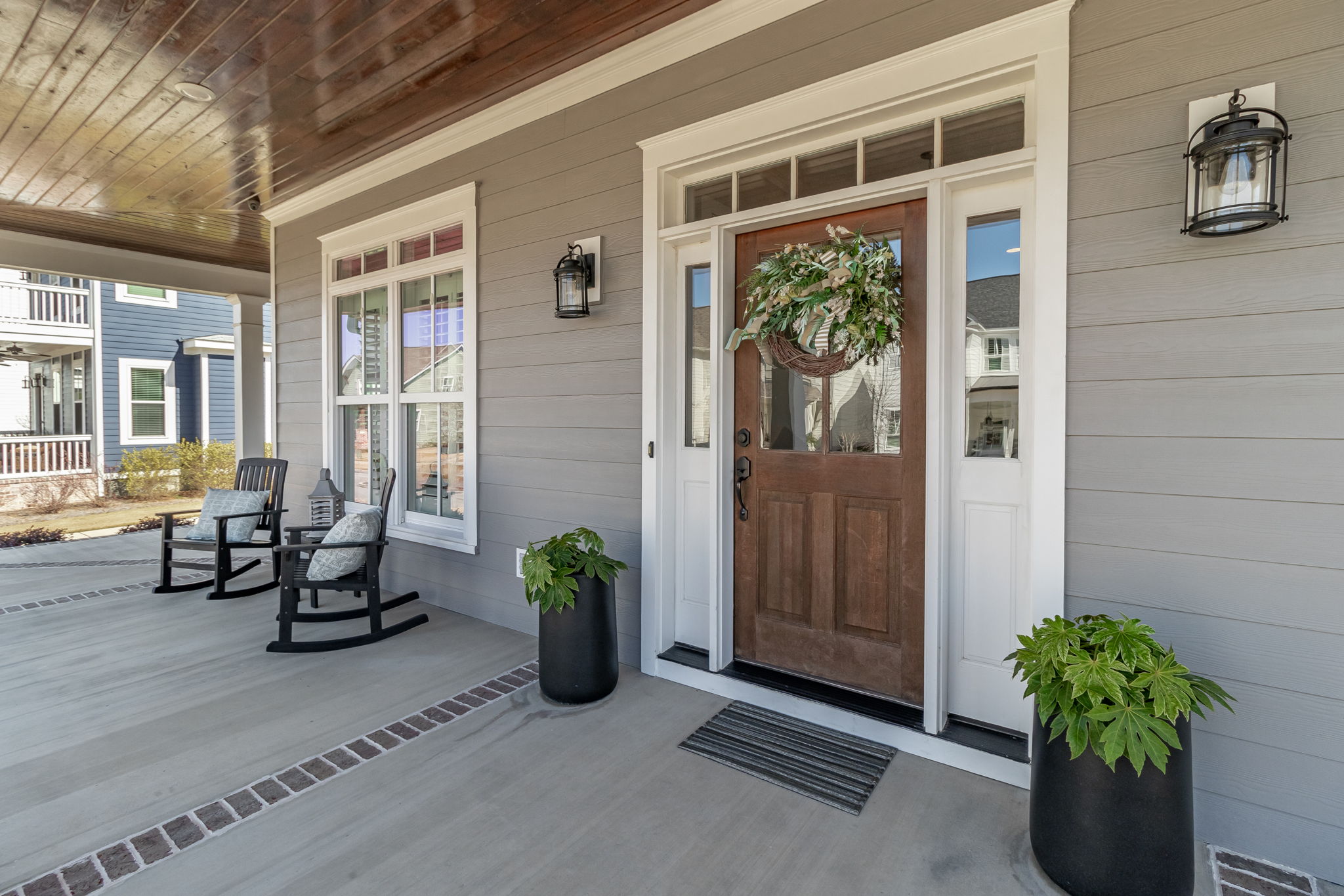 Front Porch/Entrance