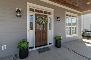 Front Porch/Entrance