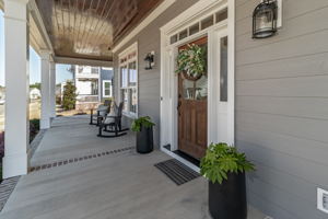 Front Porch/Entrance