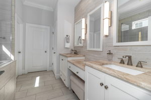 Owner's En-Suite Bath