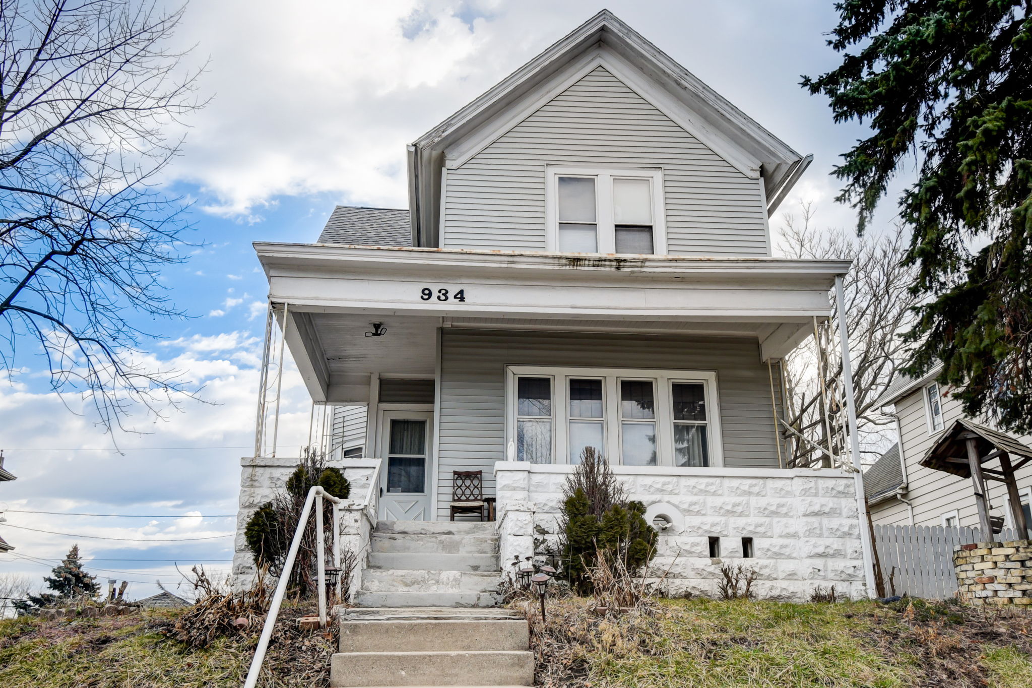 S 32nd St-003
