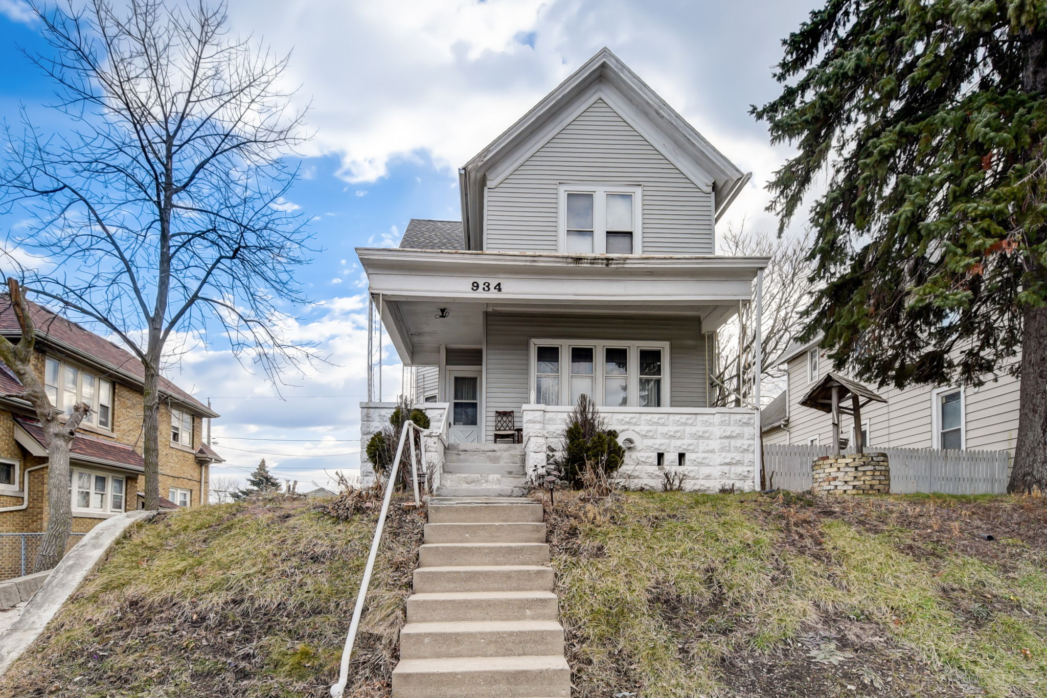 S 32nd St-002