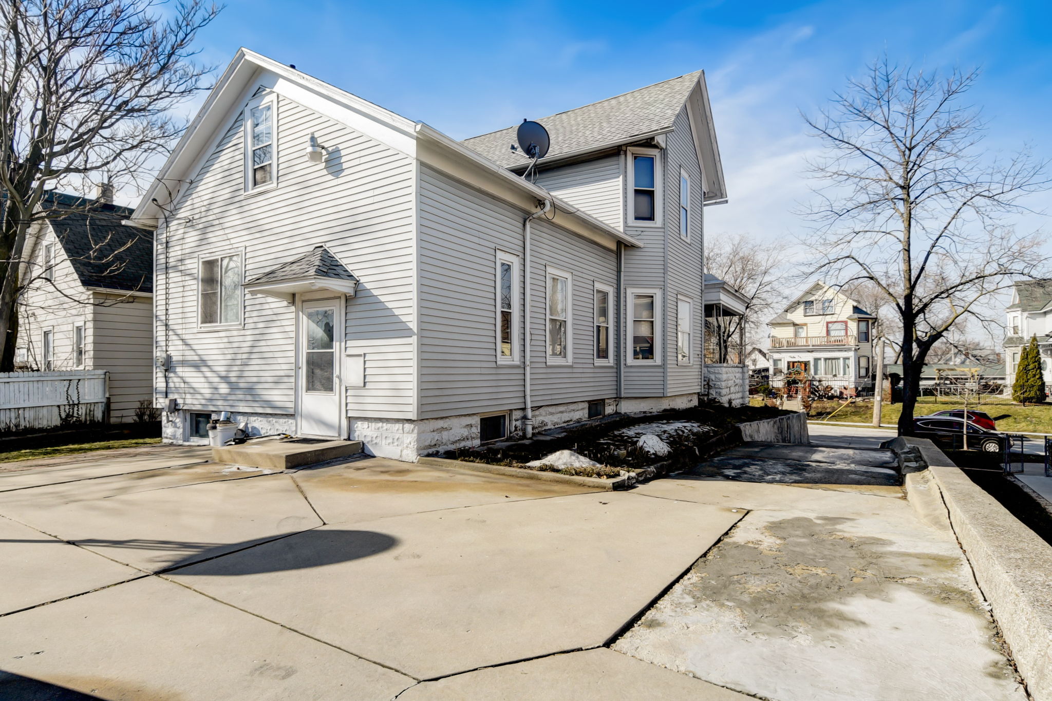 S 32nd St-036
