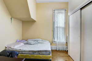 S 32nd St-020