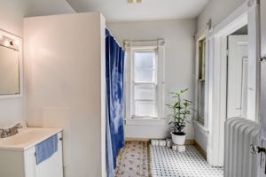 S 32nd St-025