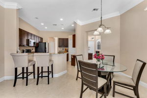Breakfast Bar - Eat In Kitchen