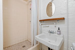 46 - Studio Bathroom