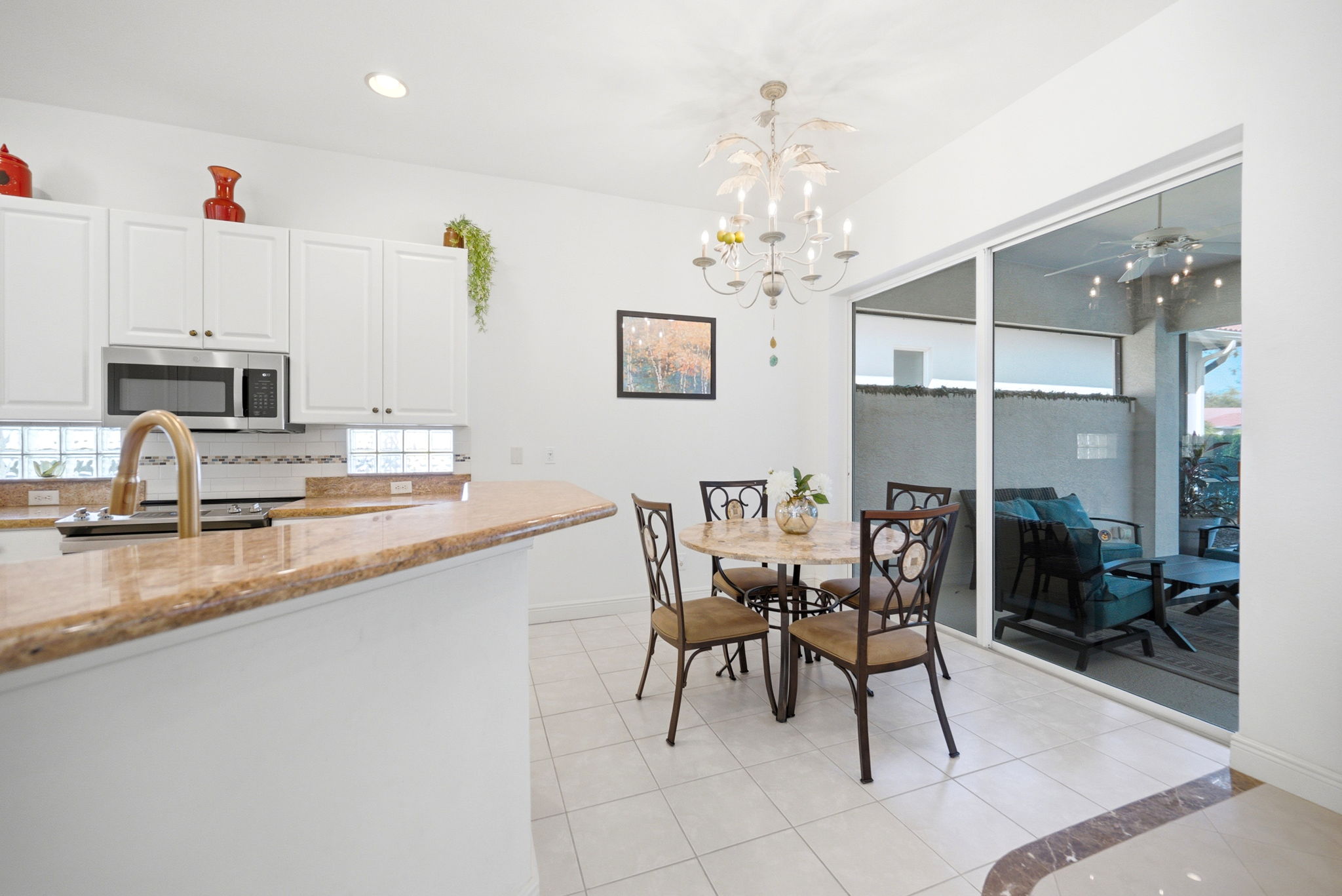 Kitchen/Breakfast Area