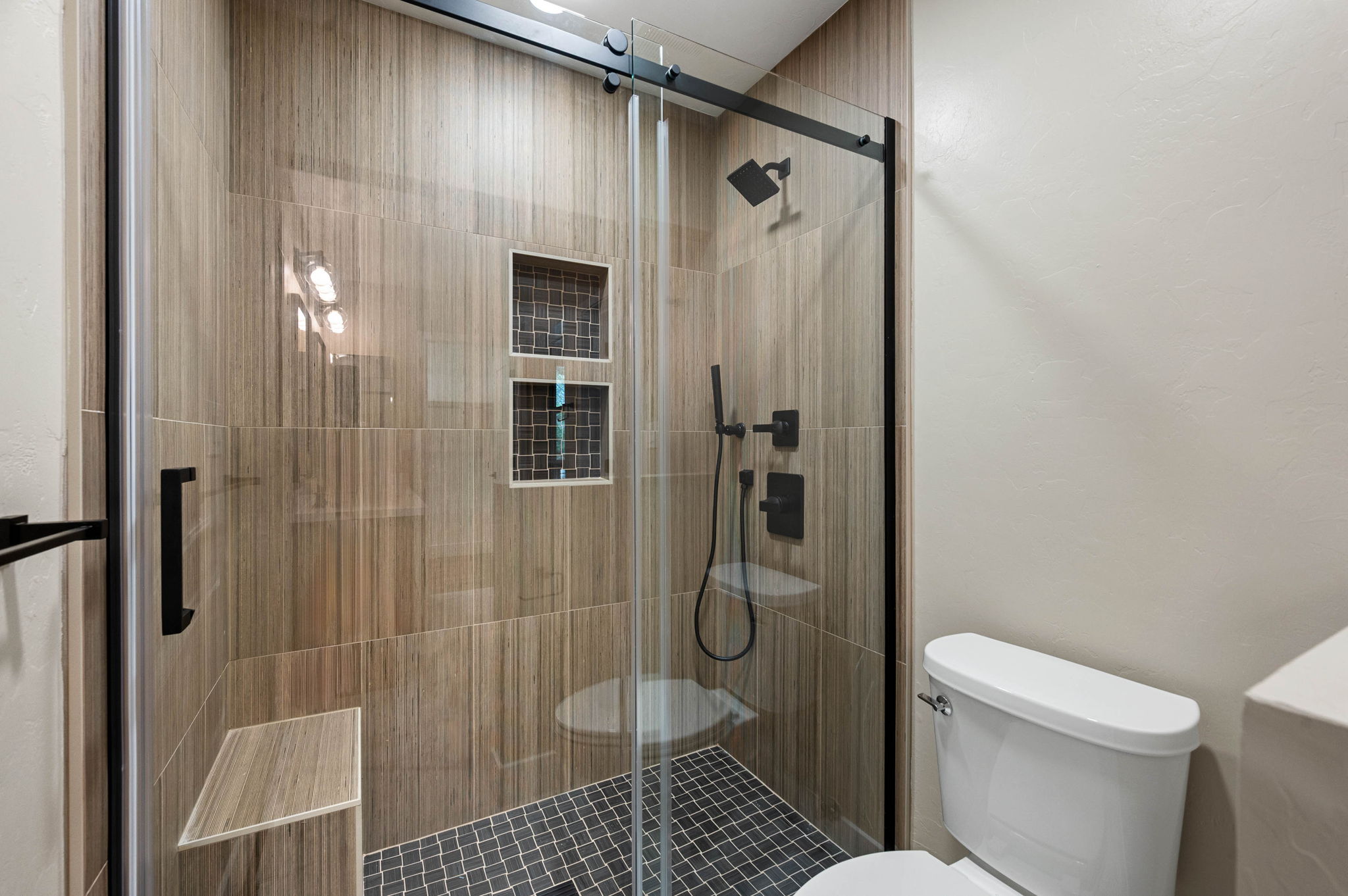 Primary Bathroom (2)
