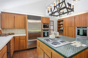 022_F8_9368 Oakwilde Ave