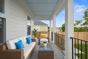 025 - Porch