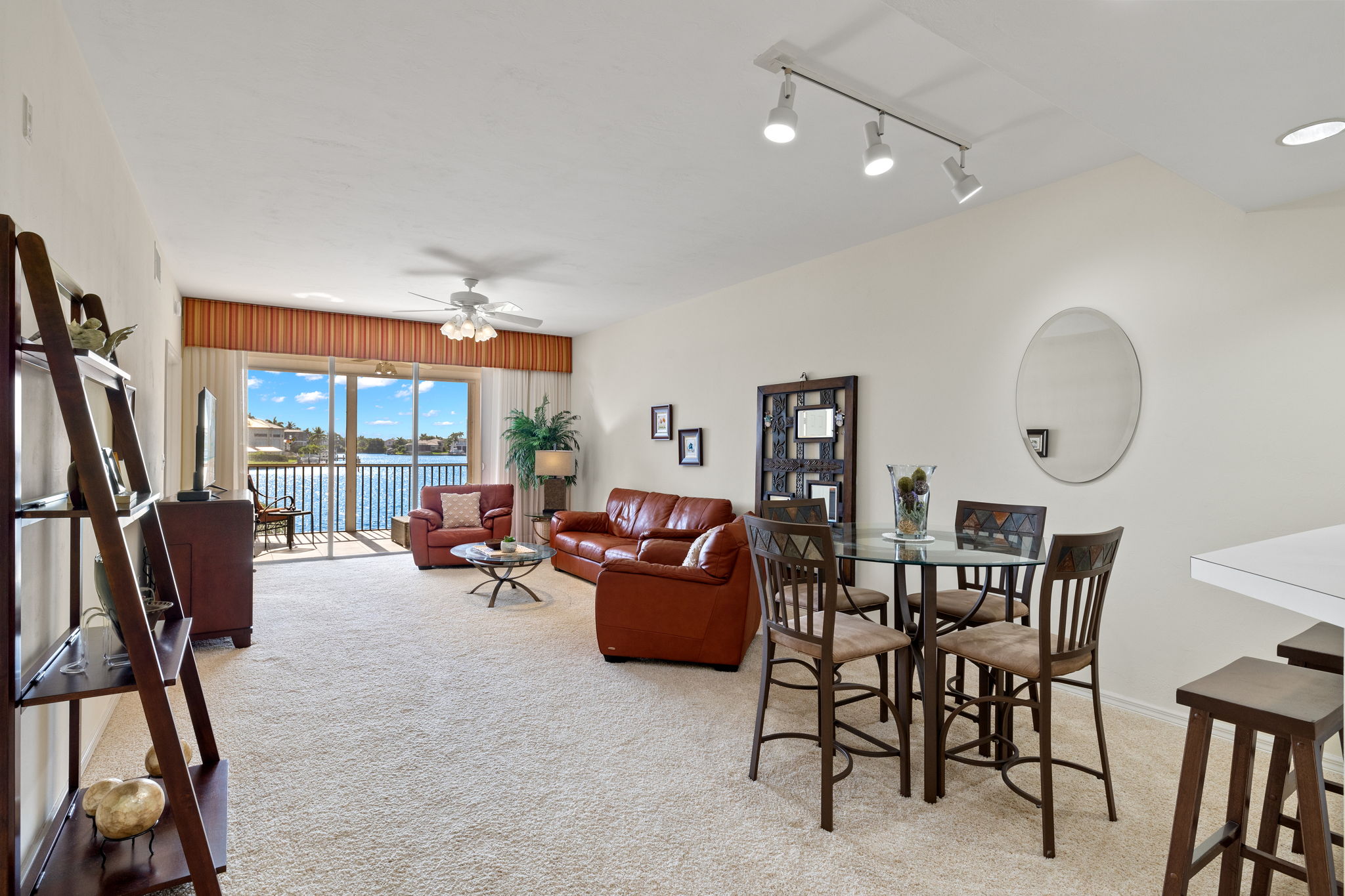 Dining Room 2 of 3