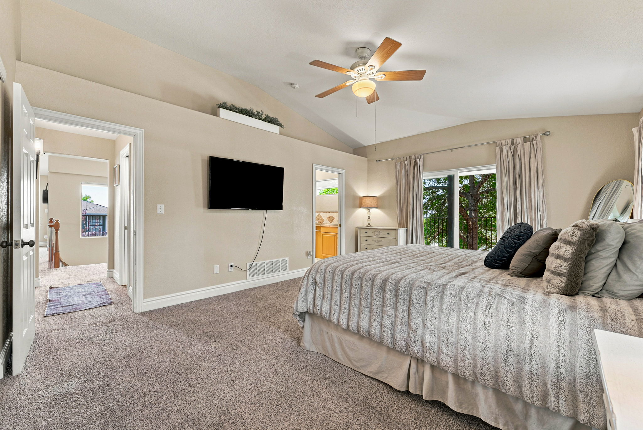  Photo 47