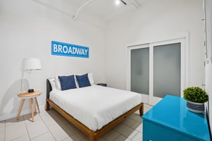 S Broadway-S1209-022.jpg