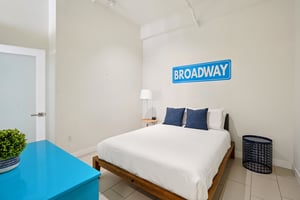 S Broadway-S1209-024.jpg
