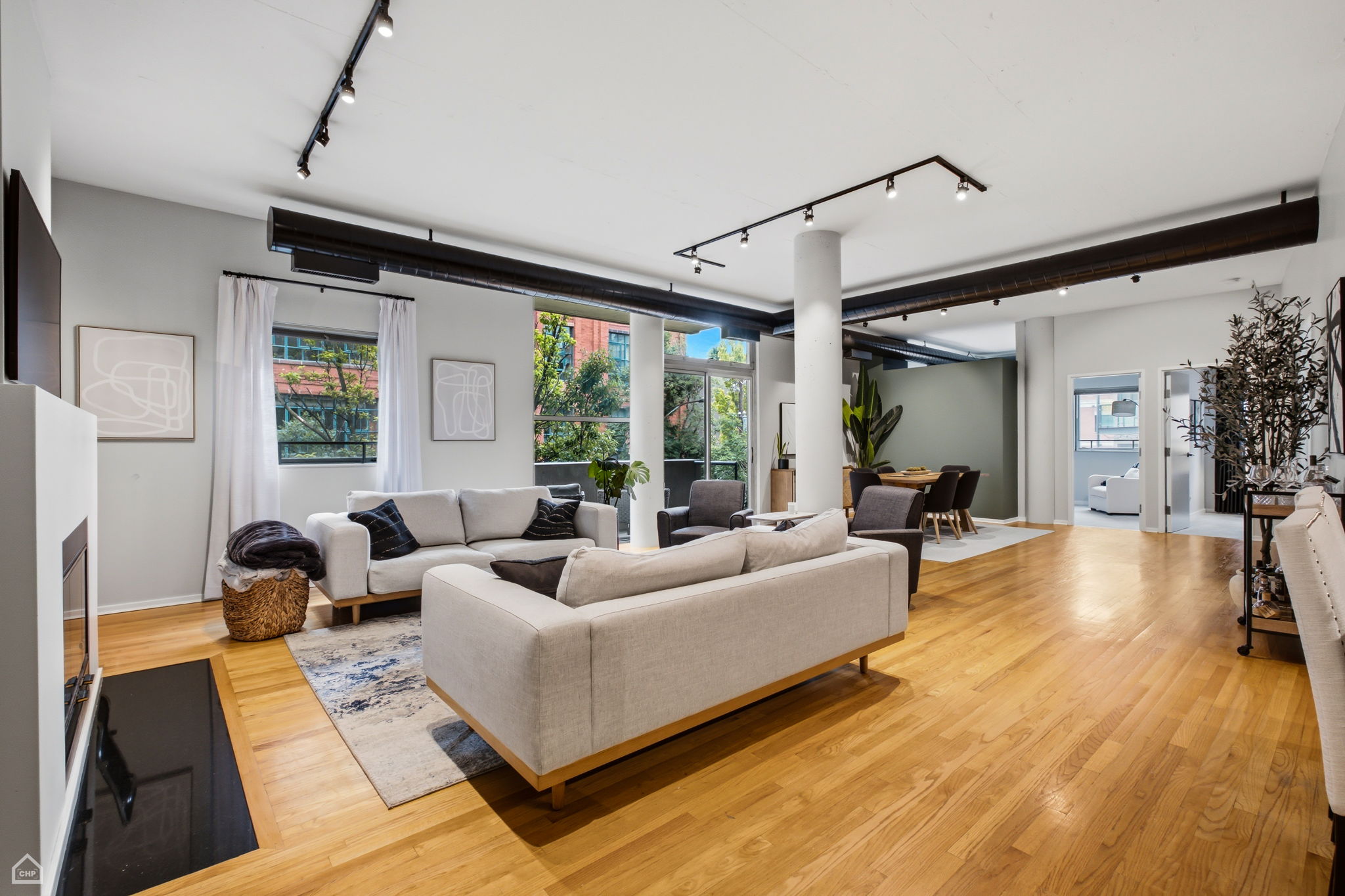 939 W Huron St 201_003