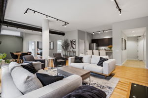 939 W Huron St 201_004