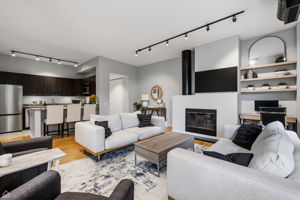 939 W Huron St 201_005
