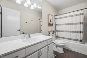 939 W Huron St 201_011