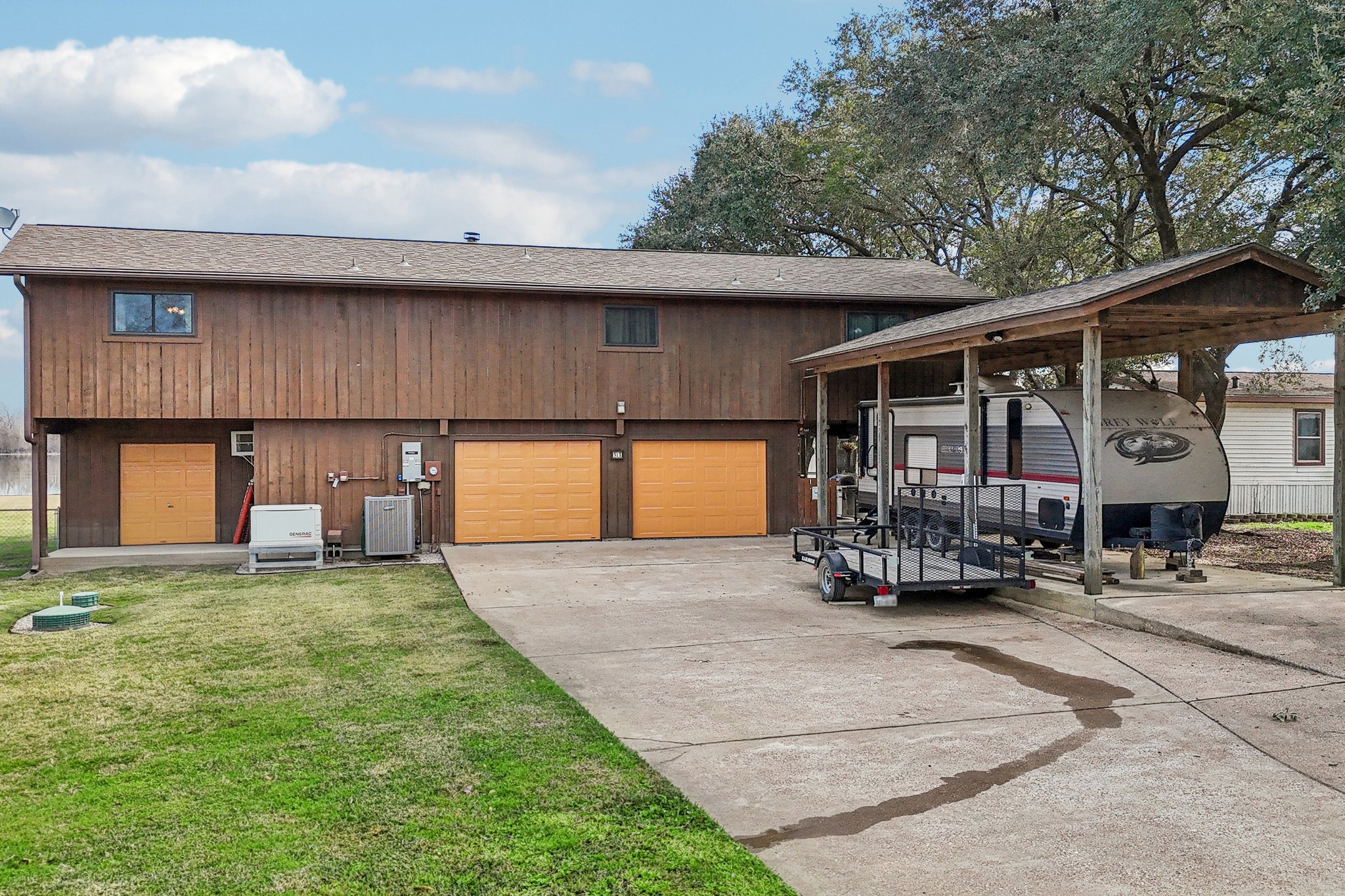 Lakeview Dr-S2101-002.jpg