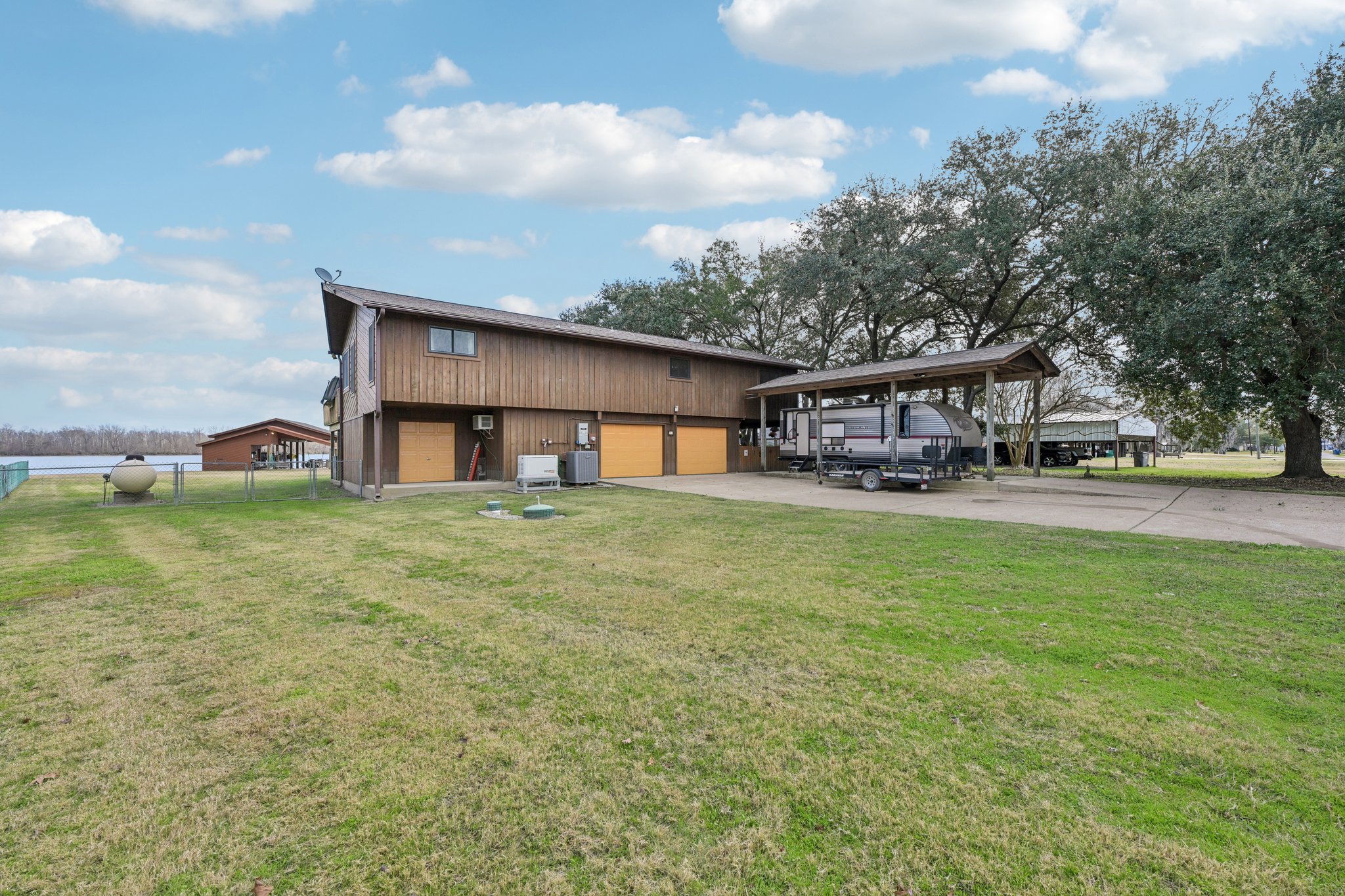 Lakeview Dr-S2101-004.jpg