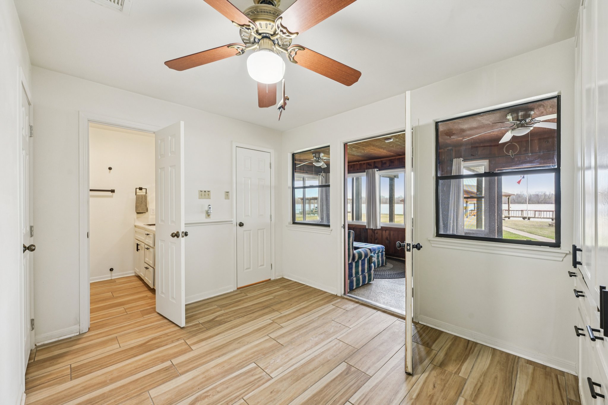 Lakeview Dr-S2101-016.jpg