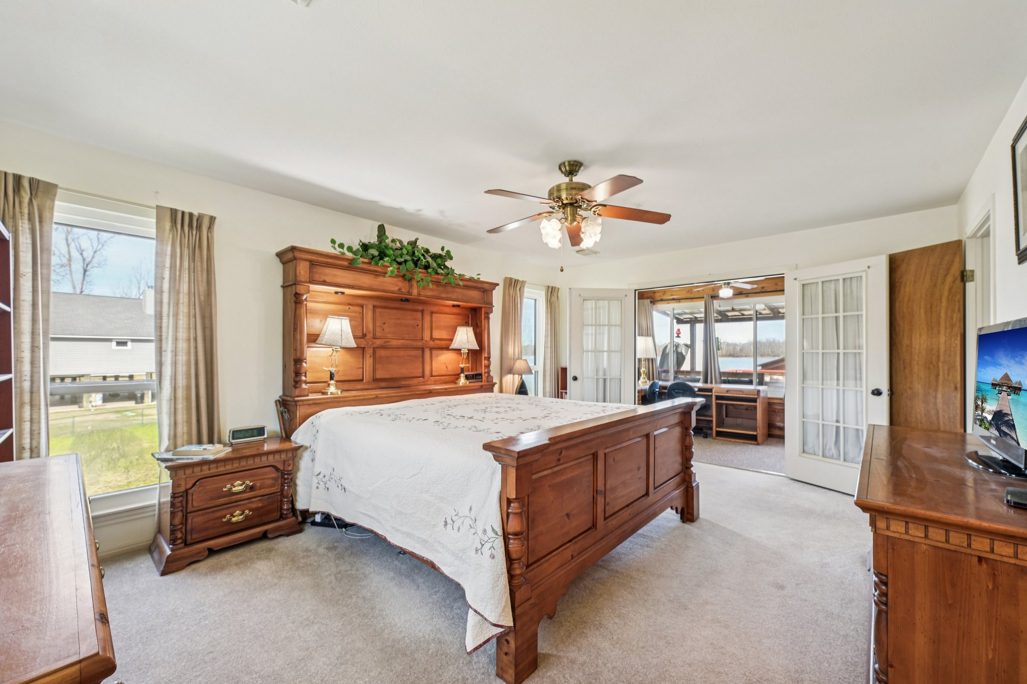 Lakeview Dr-S2101-027.jpg