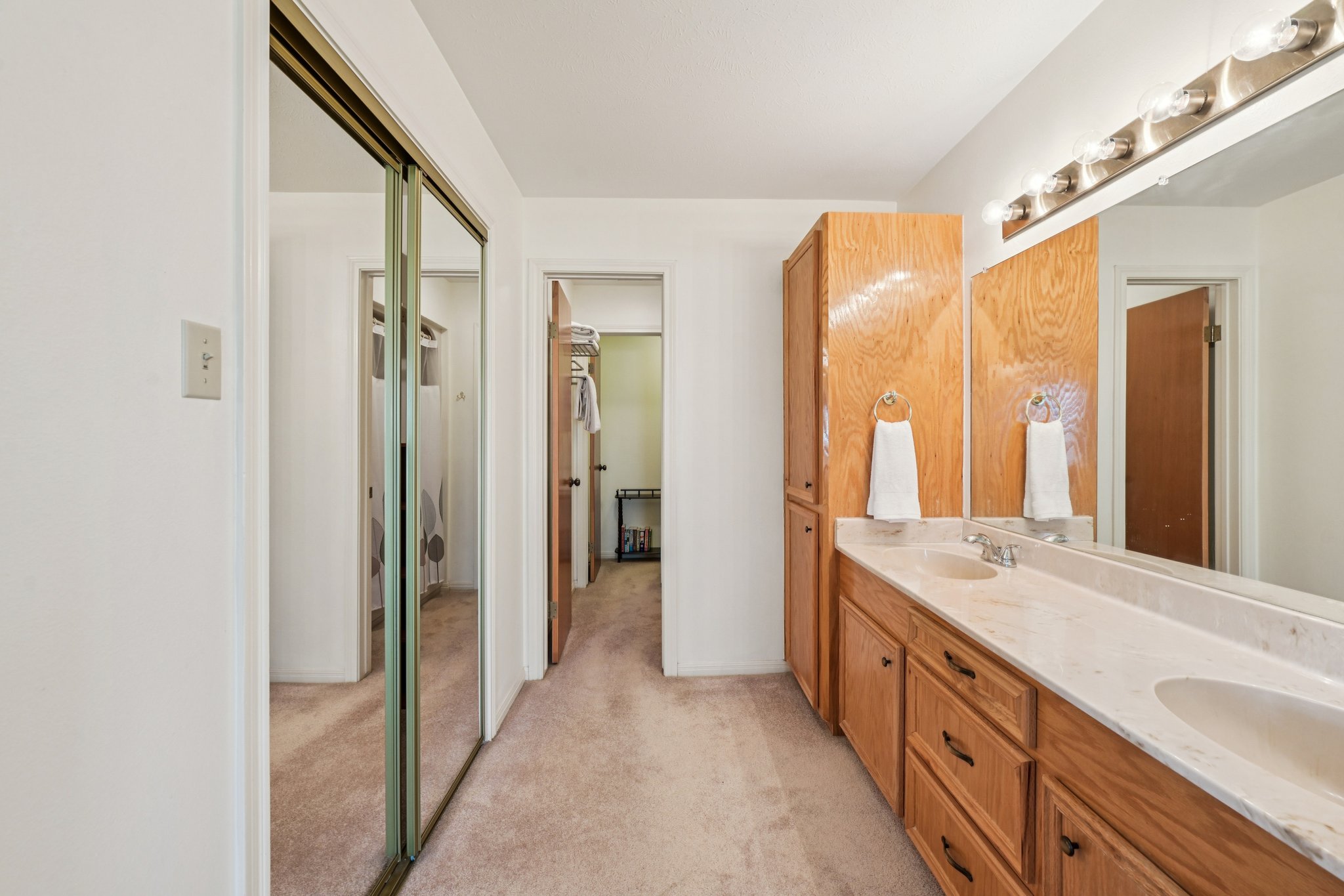 Lakeview Dr-S2101-030.jpg