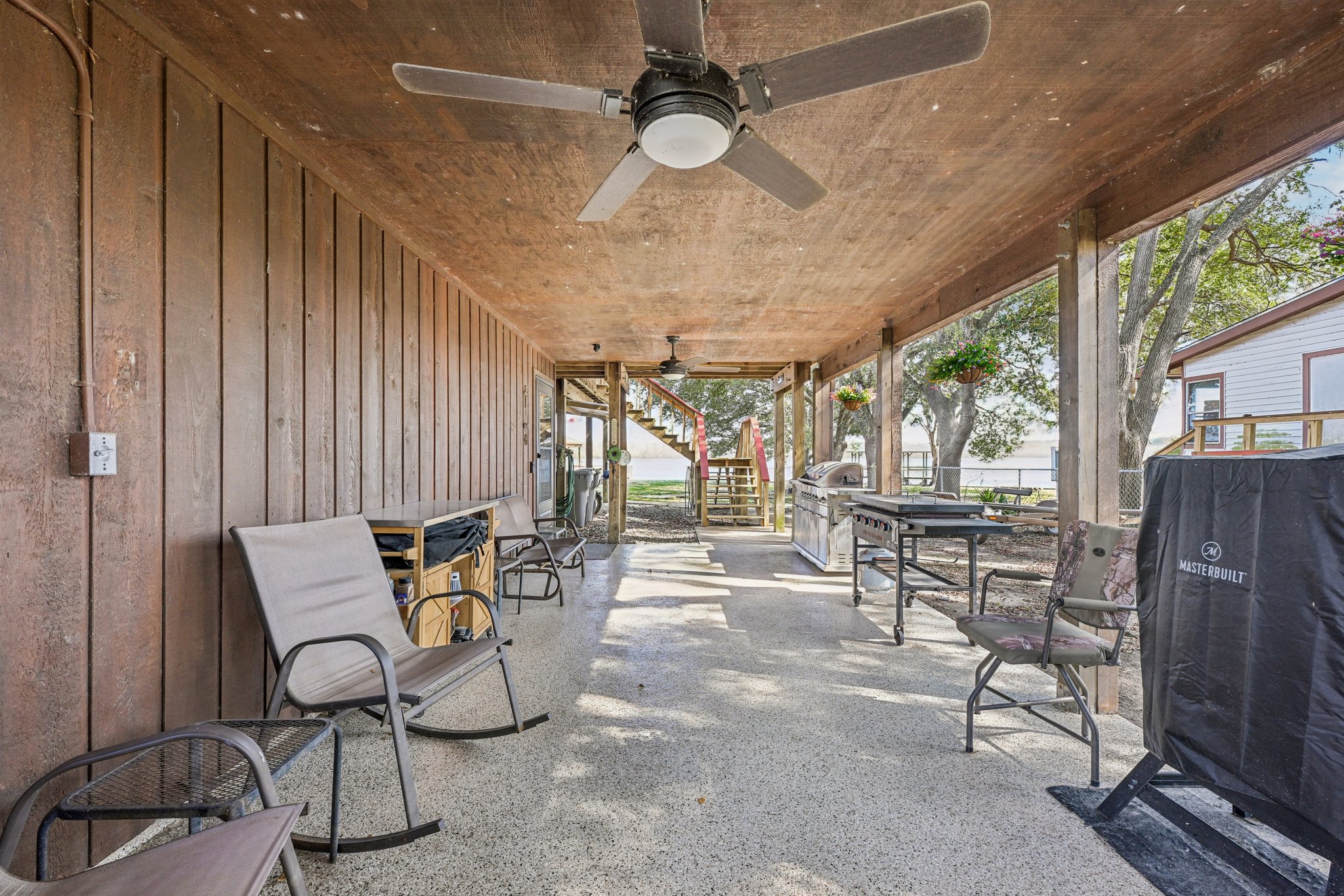 Lakeview Dr-S2101-037.jpg