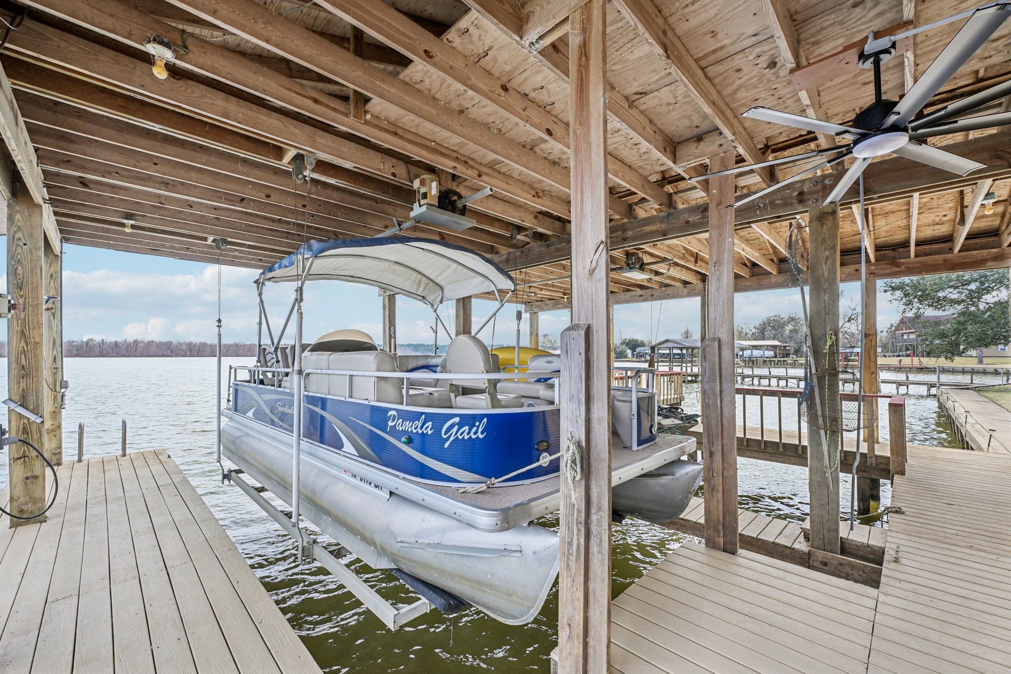 Lakeview Dr-S2101-043.jpg