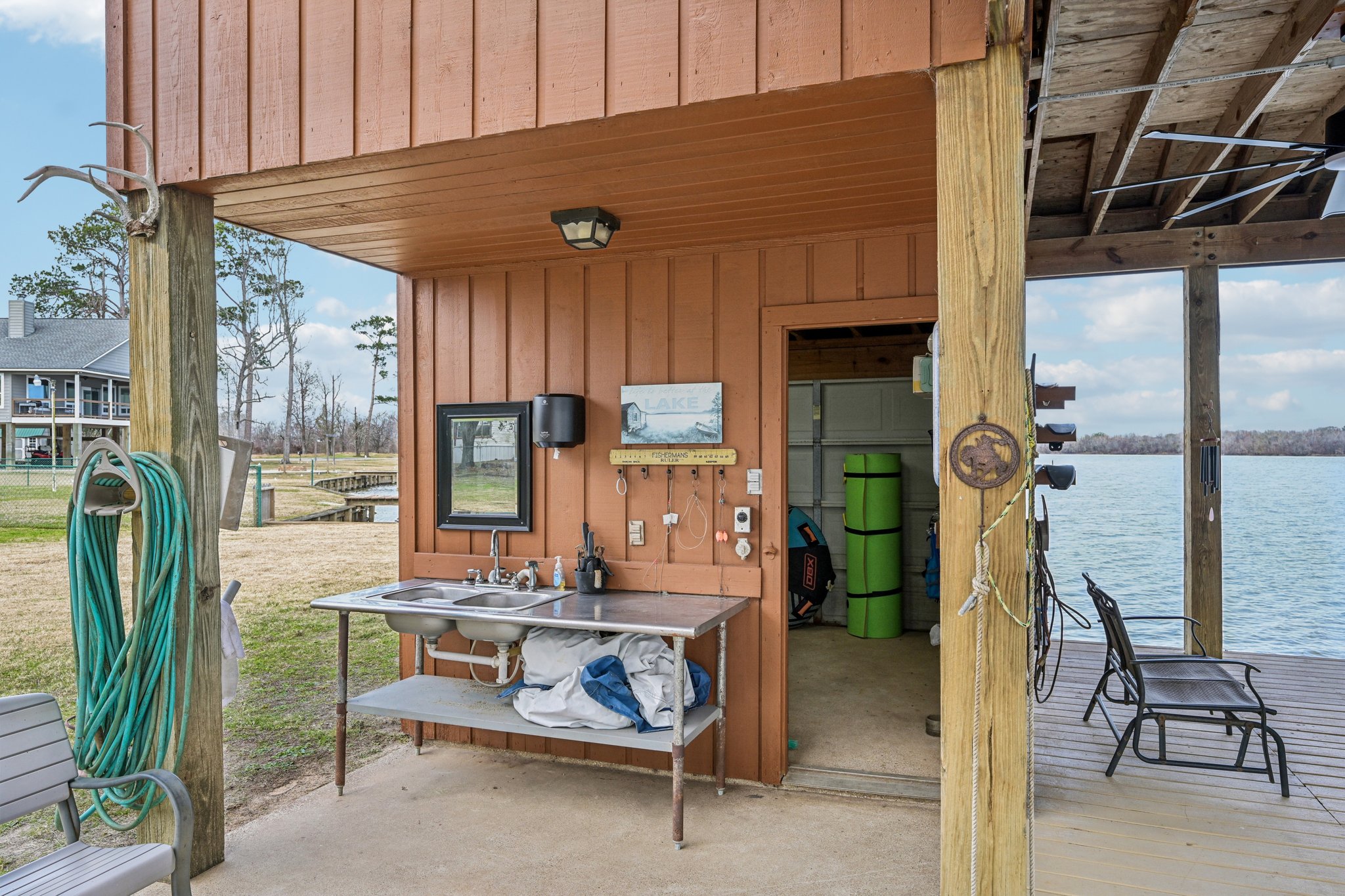 Lakeview Dr-S2101-044.jpg