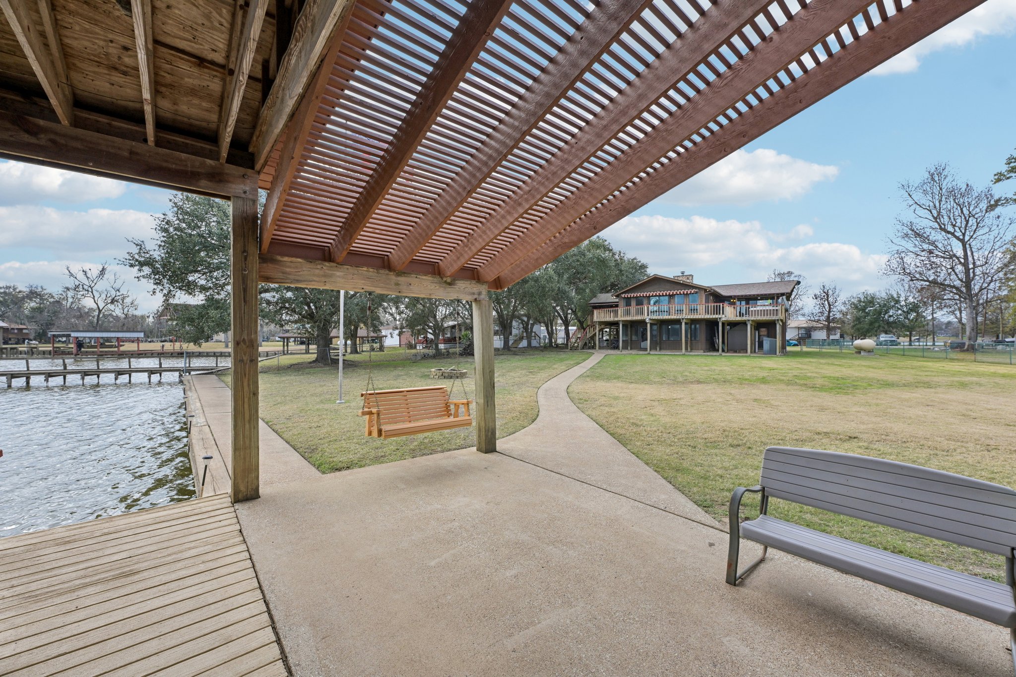 Lakeview Dr-S2101-045.jpg