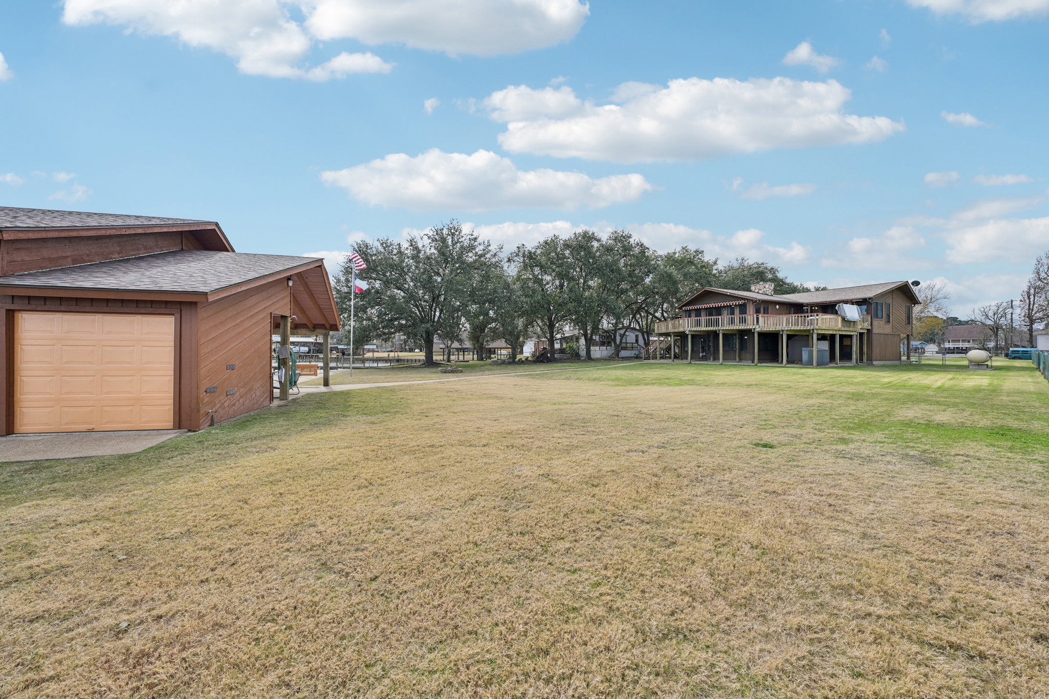 Lakeview Dr-S2101-048.jpg