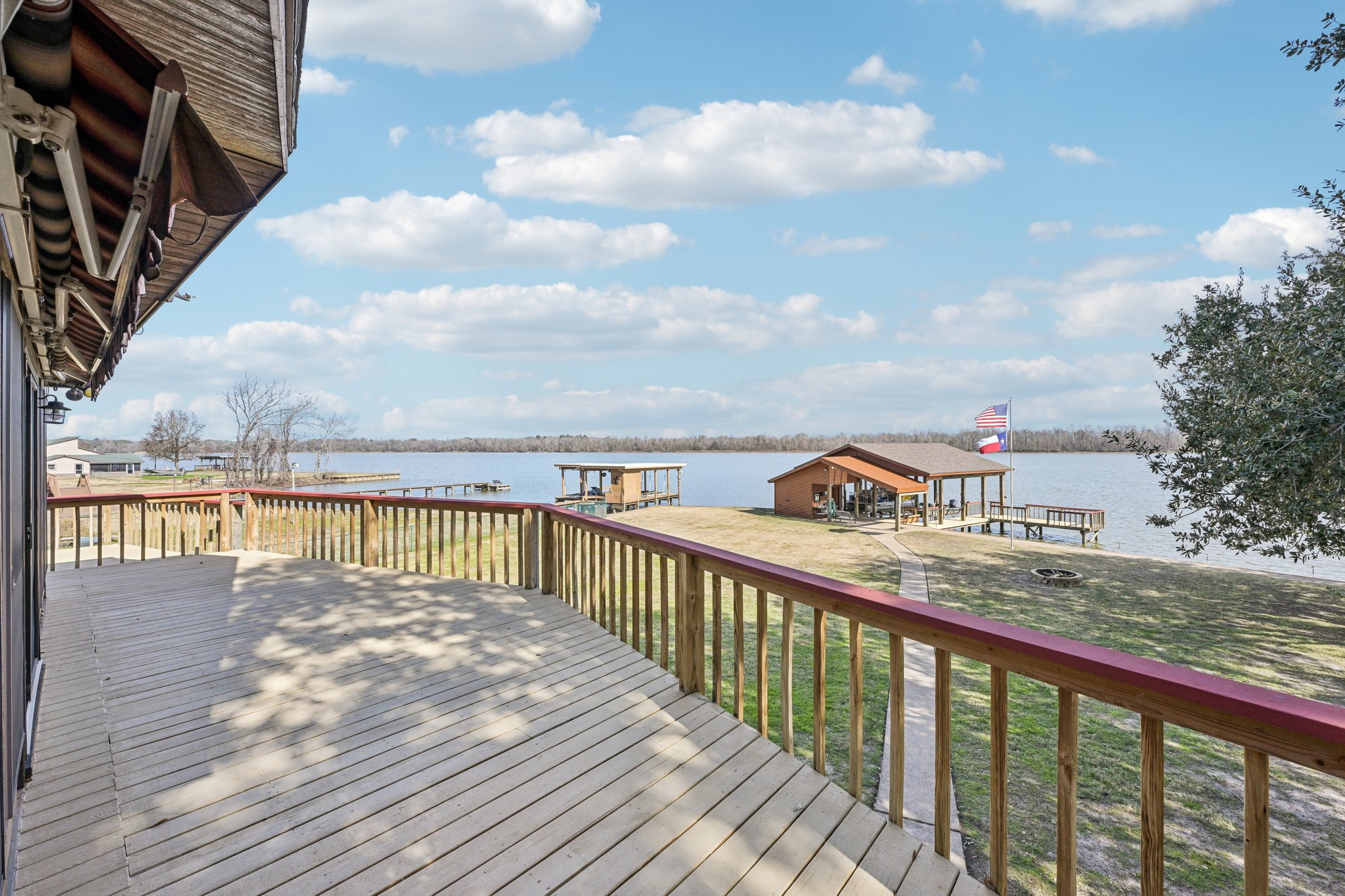 Lakeview Dr-S2101-054.jpg