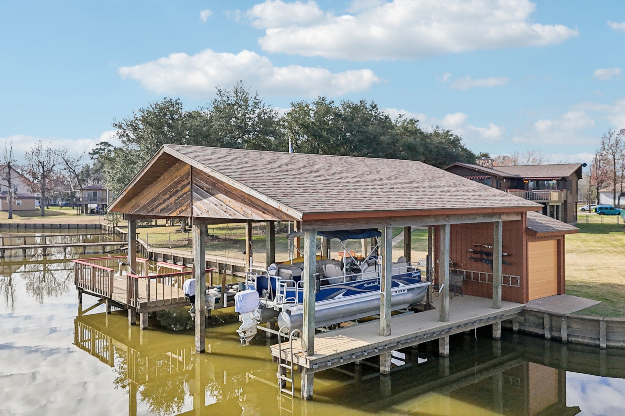 Lakeview Dr-S2101-067.jpg