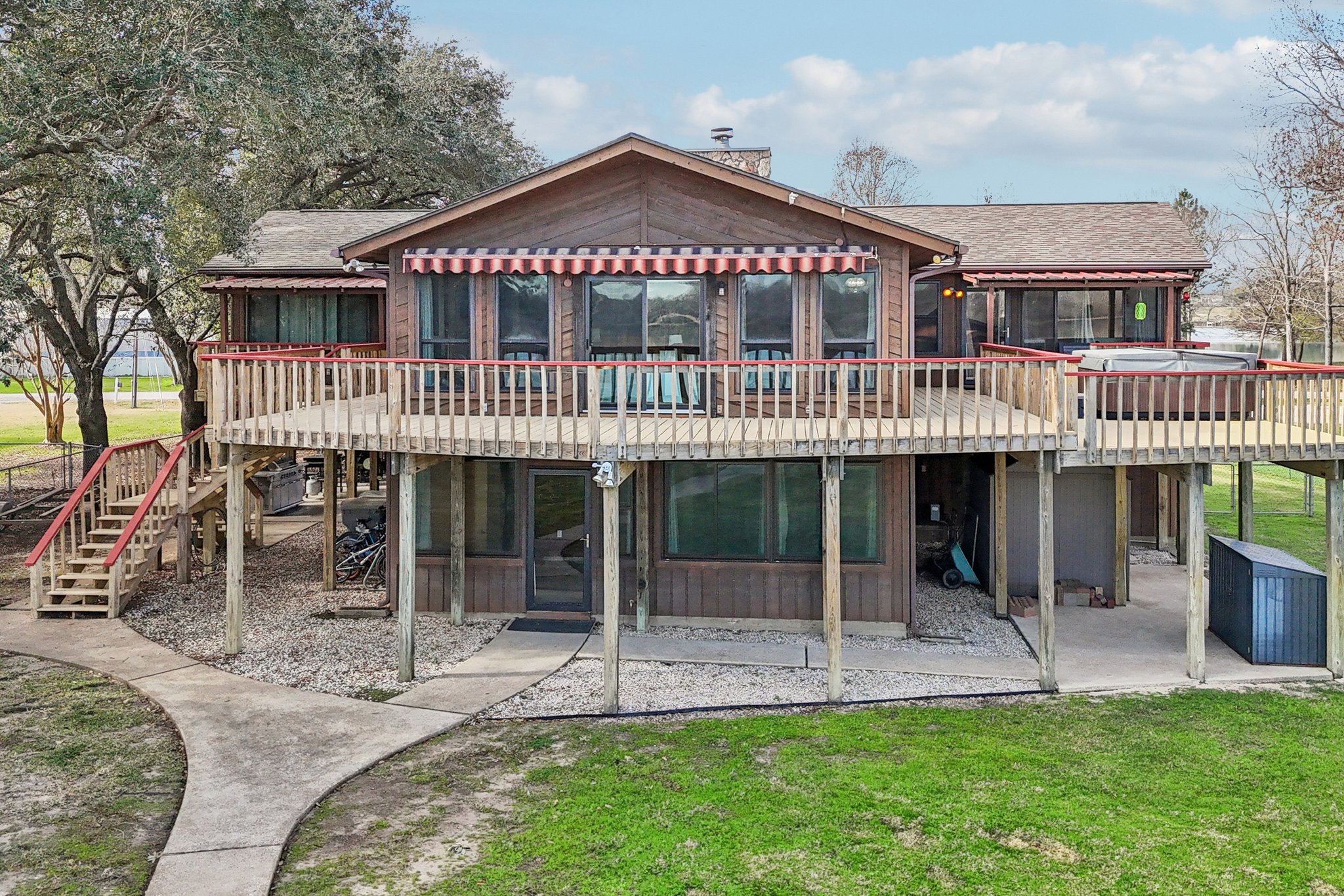 Lakeview Dr-S2101-072.jpg