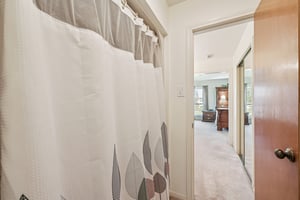 Lakeview Dr-S2101-032.jpg