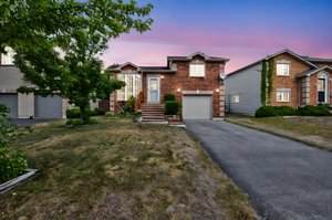 94 Silver Maple Crescent_101 day to dusk.jpeg