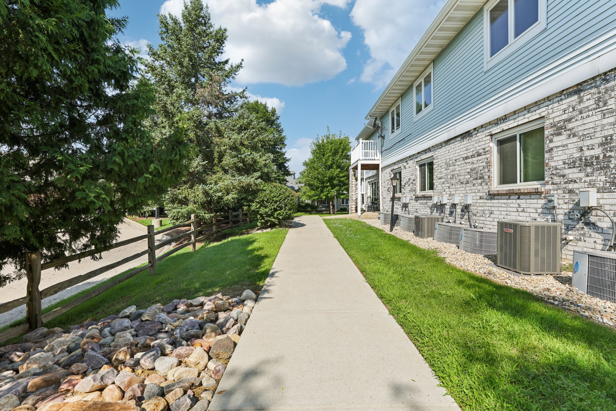 Acewood Blvd-S3007-002.jpg