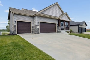 9131 - 940 Kooser Dr_001.jpg
