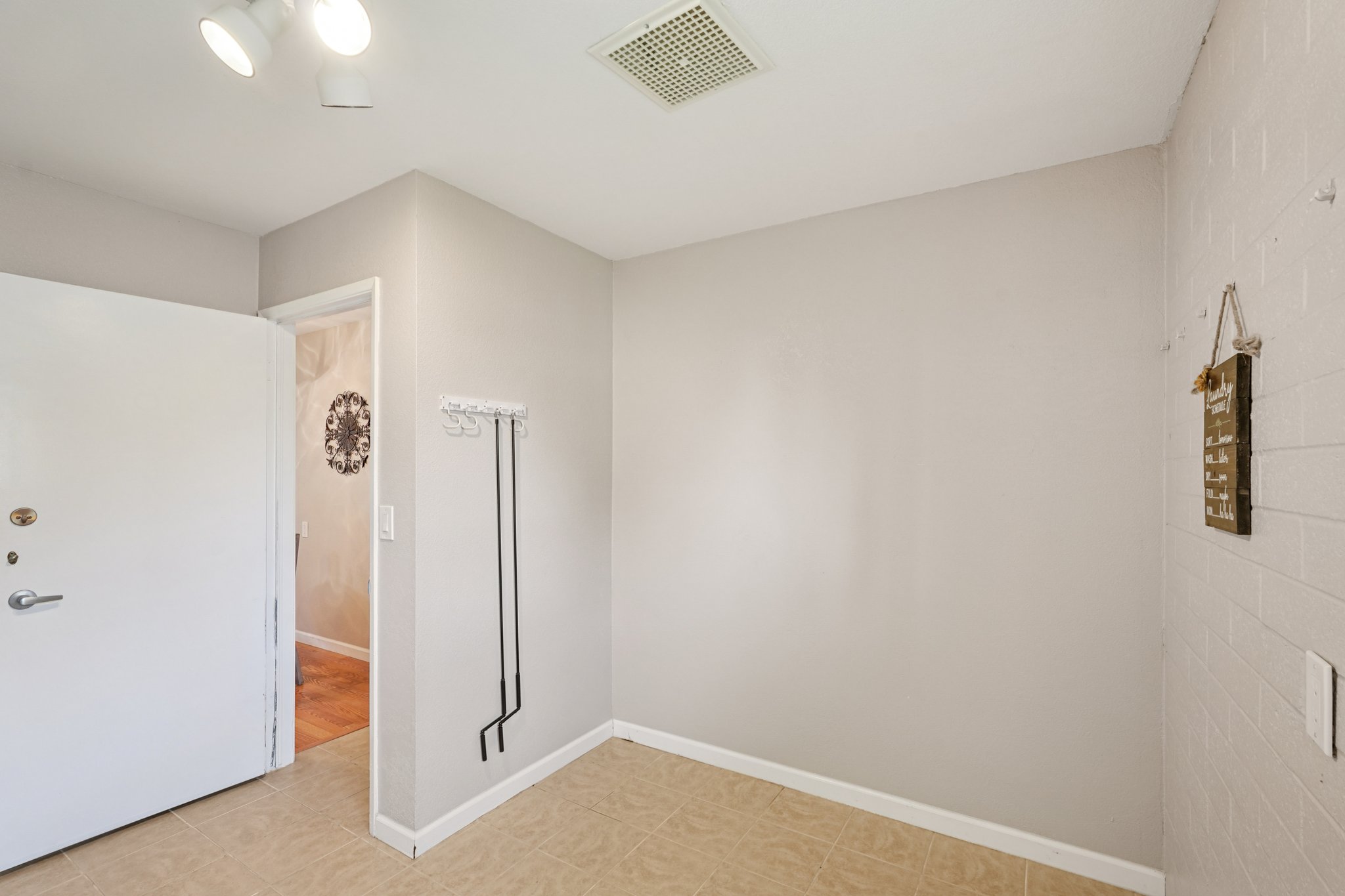 N 109th Dr-S1611-029.jpg