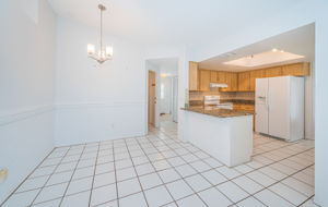 Kitchen Eat-in Area1