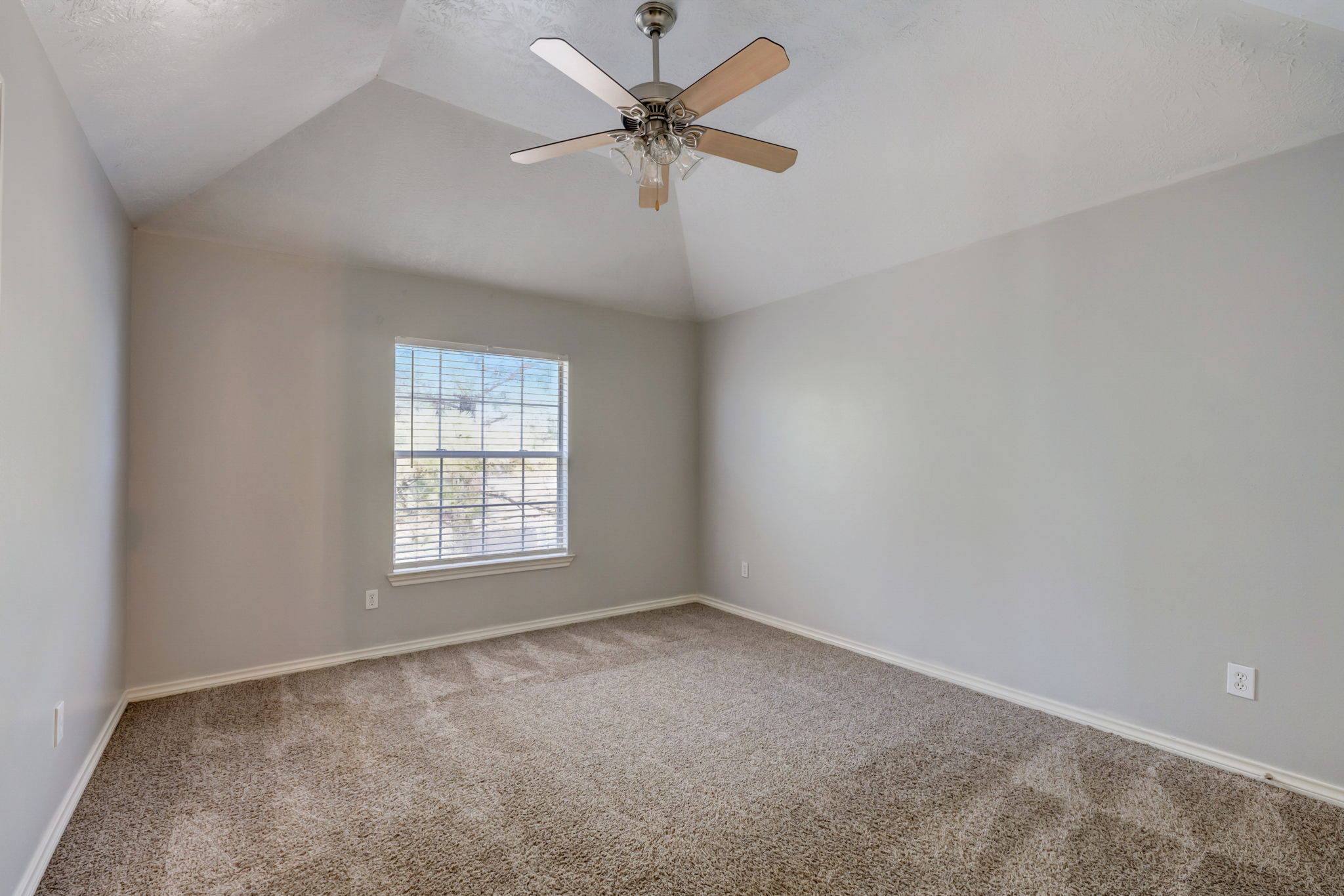 Echo Peaks Ln-031