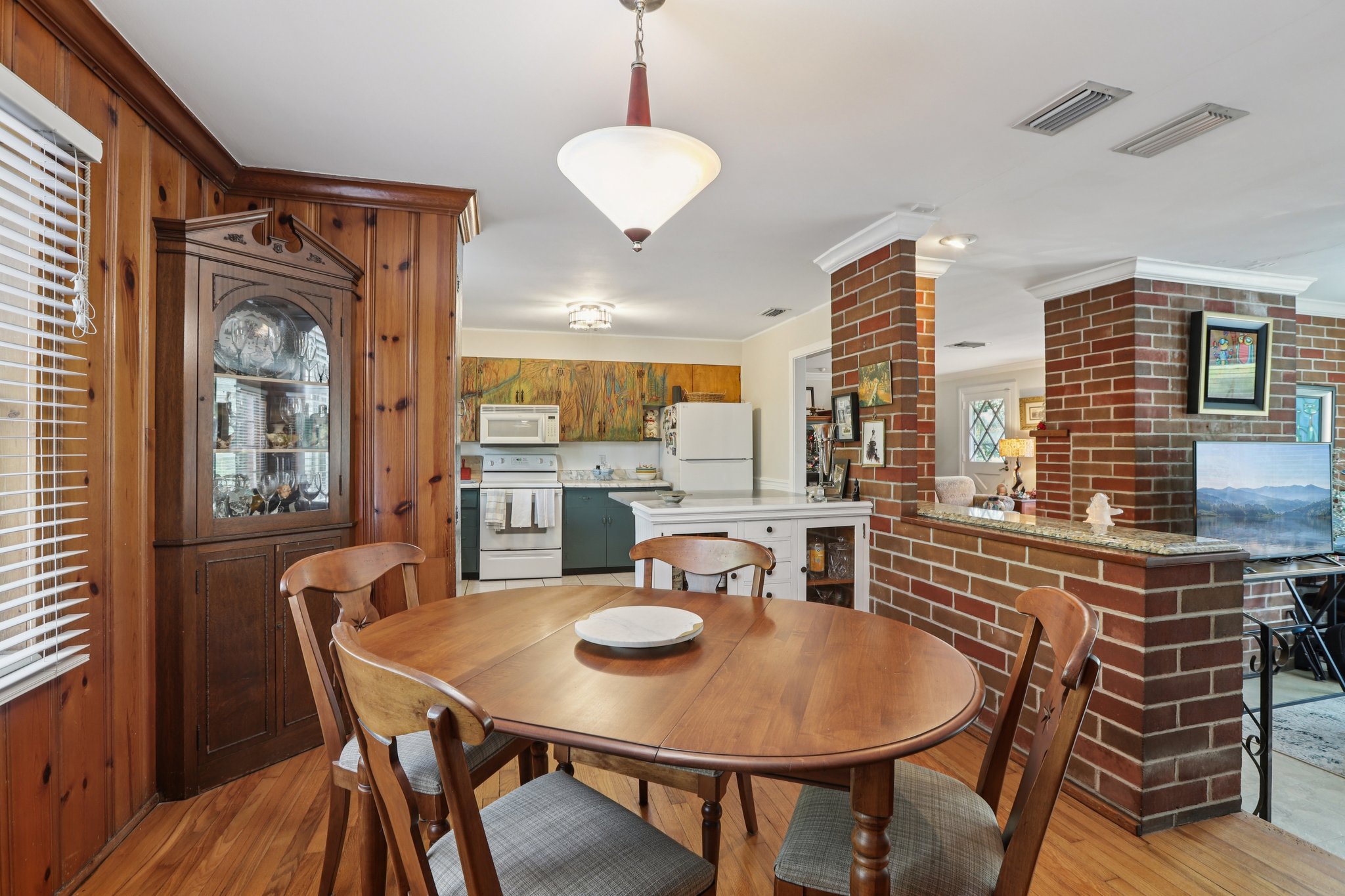 N Edison Ave-S1712-013.jpg