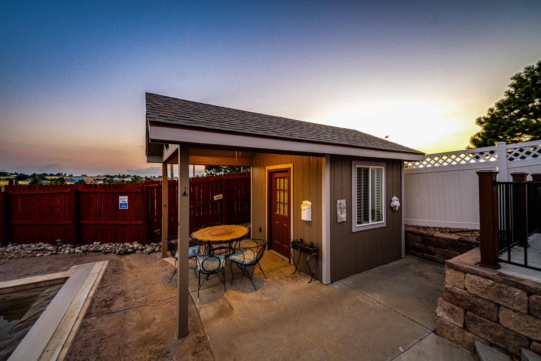 Pool House w Storage Lockers