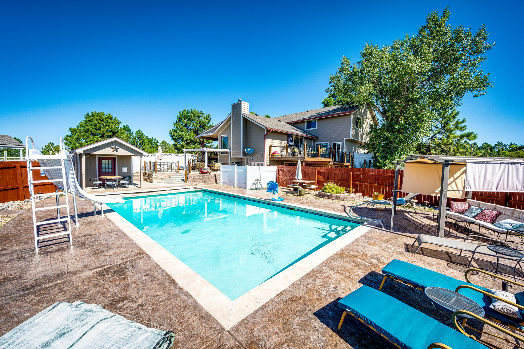 Private Pool w Pool House & Patios