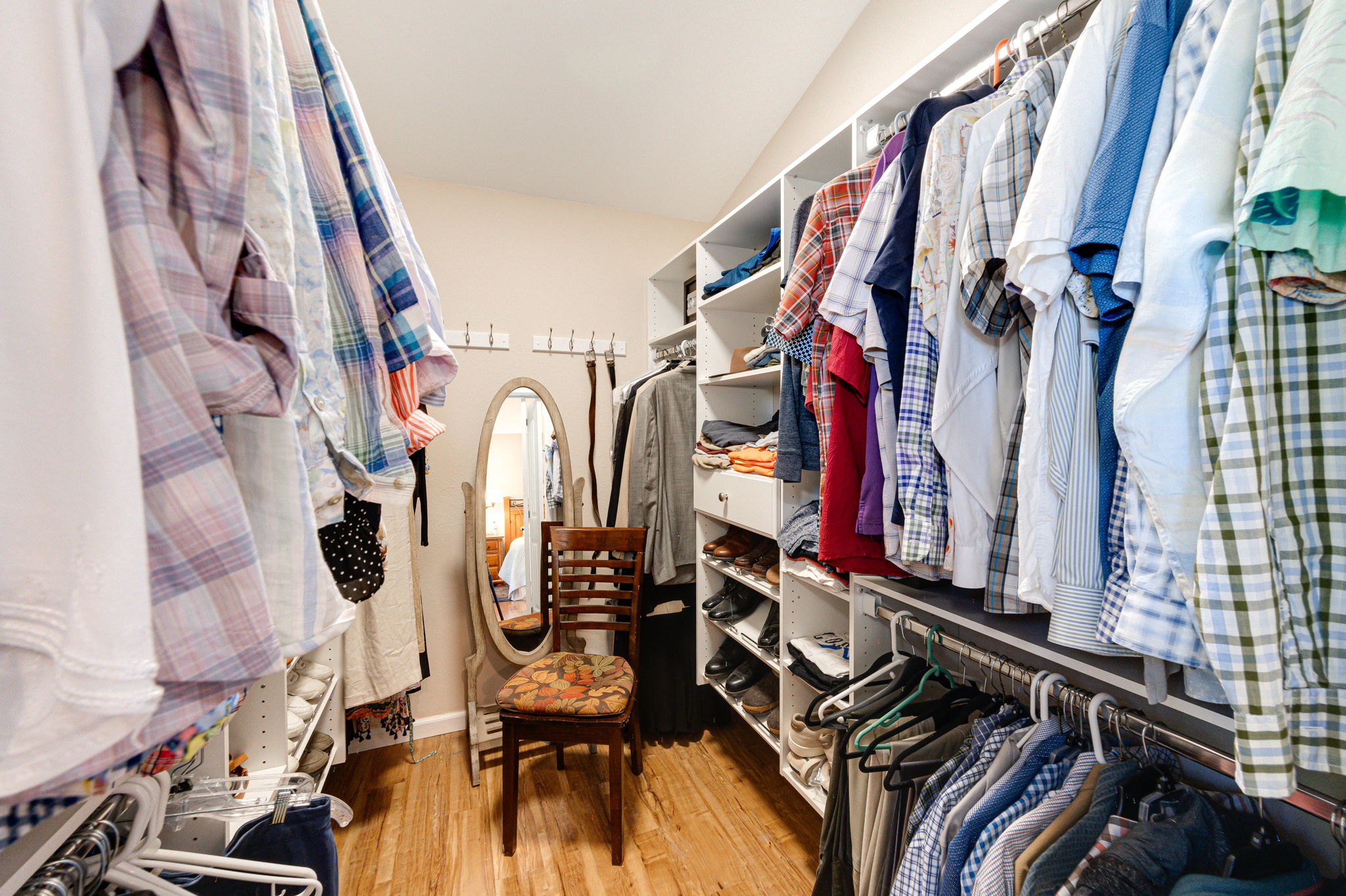 Primary Walk-In Closet w Organizer