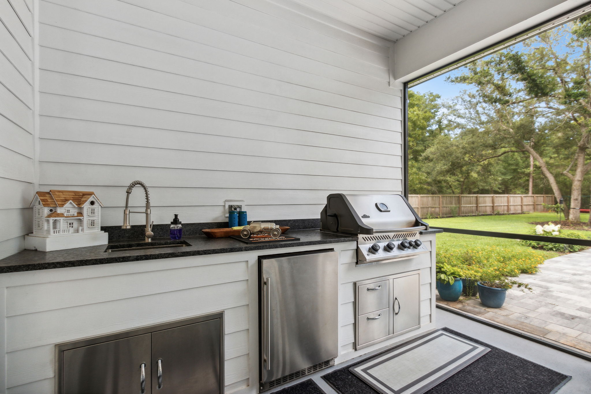 Outdoor Kitchen