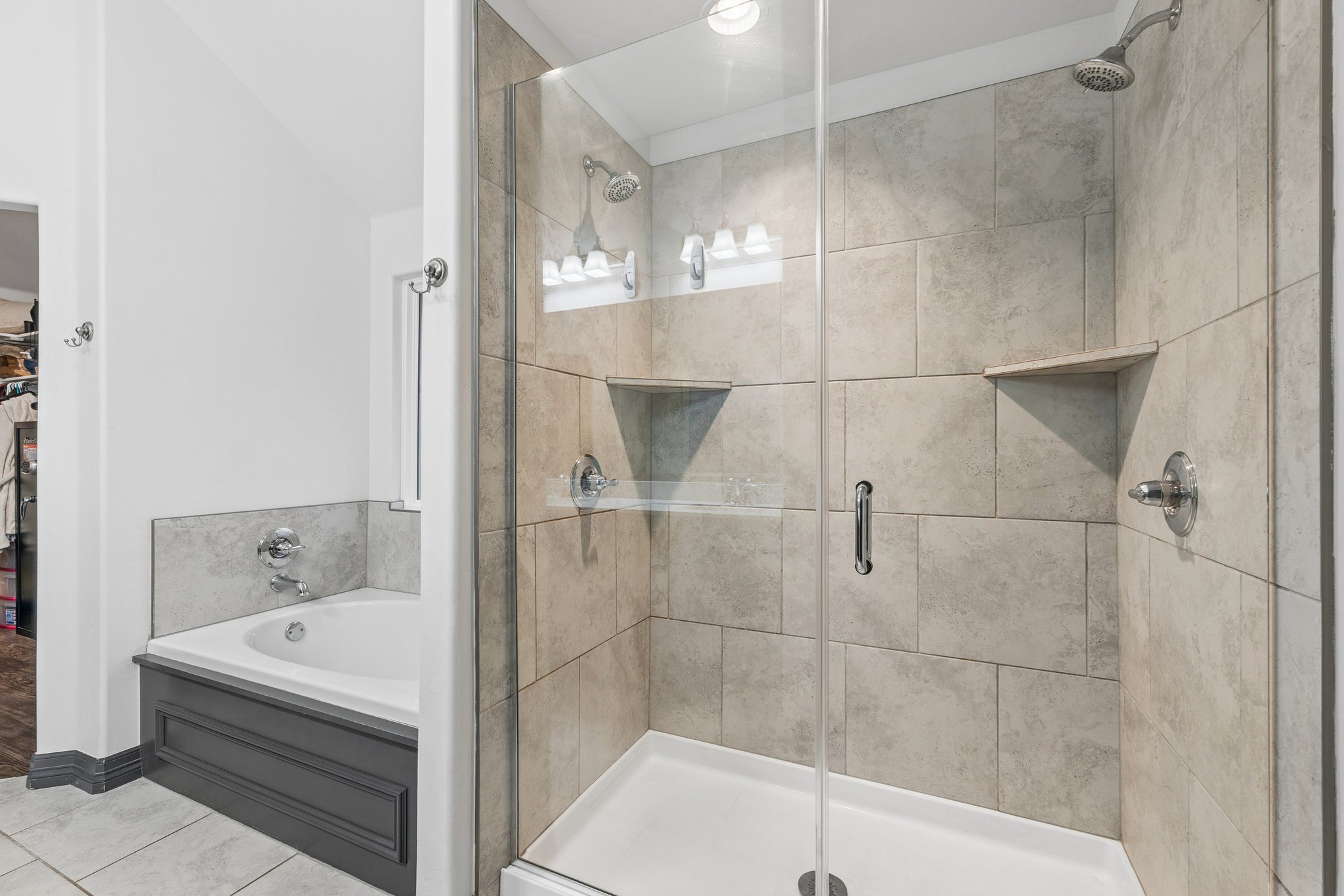9409 NW 87th Pl_012.jpg