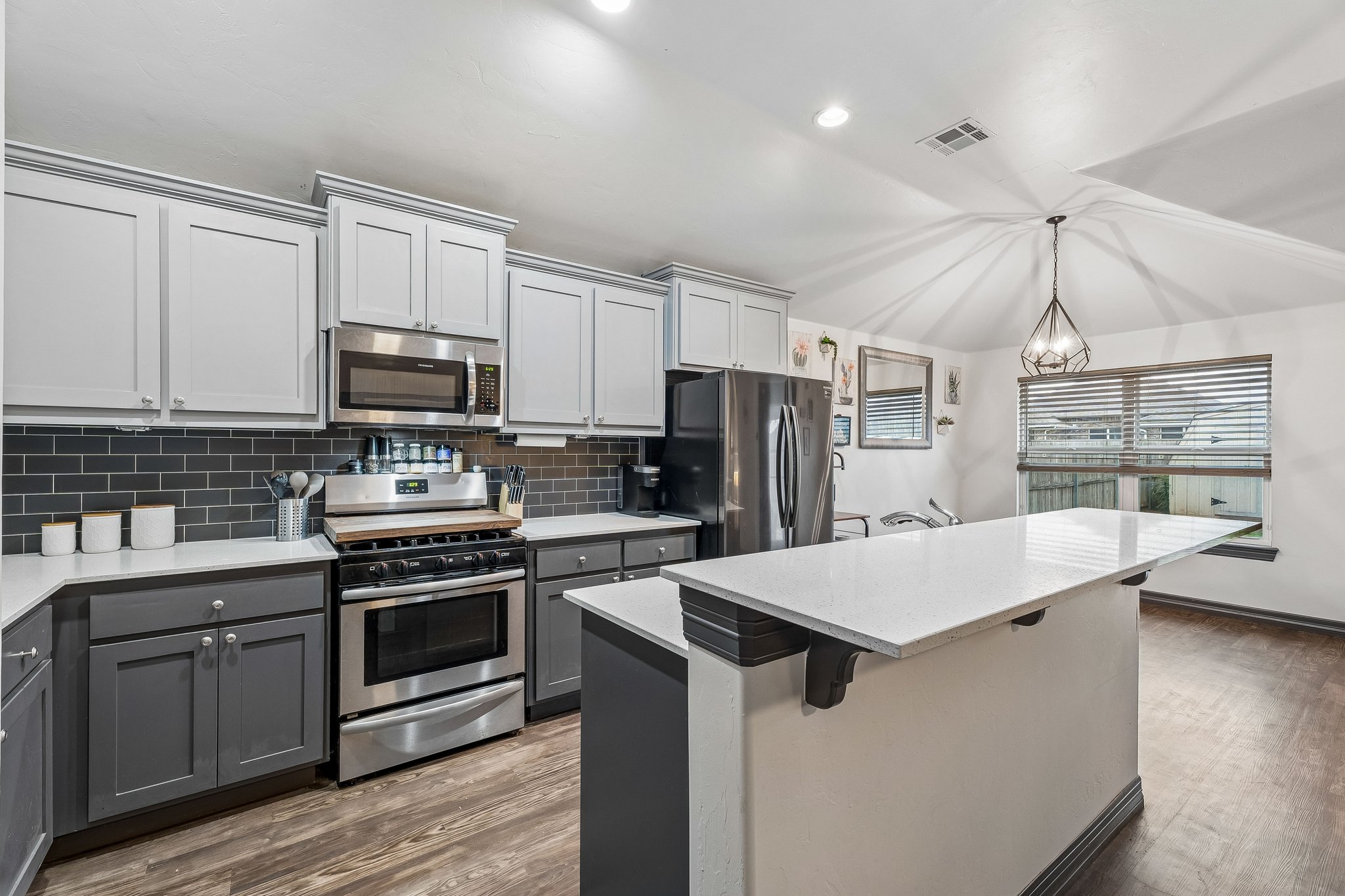 9409 NW 87th Pl_007 (2).jpg